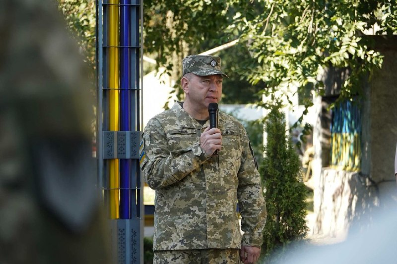 До Дня Незалежності України вручив нагороди на Алеї Захисників Луганщини До Дня Незалежності України вручив нагороди на Алеї Захисників Луганщини