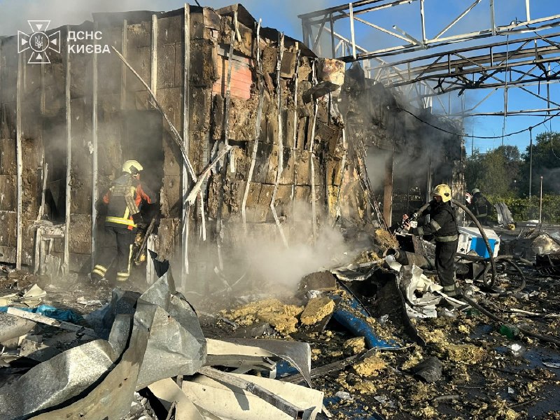 #Київ: 1 людина загинула, ще 2 постраждали внаслідок ранкової російської атаки
Виникли пожежі у декількох районах столиці
📍Дарницький район #Київ: 1 людина загинула, ще 2 постраждали внаслідок ранкової російської атаки
Виникли пожежі у декількох районах столиці
📍Дарницький район