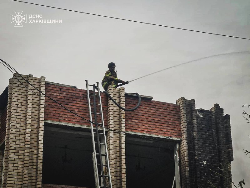 #Харківщина: масована російська атака БпЛА, є постраждалі
Вночі ворог завдав масованого удару БпЛА по області #Харківщина: масована російська атака БпЛА, є постраждалі
Вночі ворог завдав масованого удару БпЛА по області