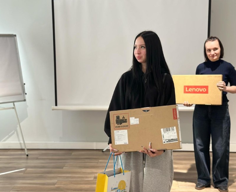 💻Підтримка заради майбутнього: у Дніпрі діти маріупольської громади отримали ноутбуки 💻Підтримка заради майбутнього: у Дніпрі діти маріупольської громади отримали ноутбуки