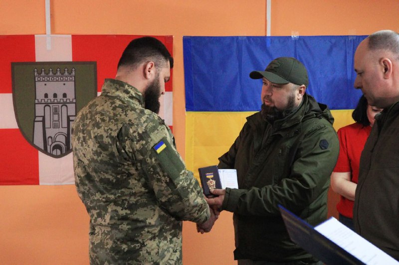 Обласна влада підтримує Захисників Луганщини та тримає із Силами оборони тісний контакт Обласна влада підтримує Захисників Луганщини та тримає із Силами оборони тісний контакт