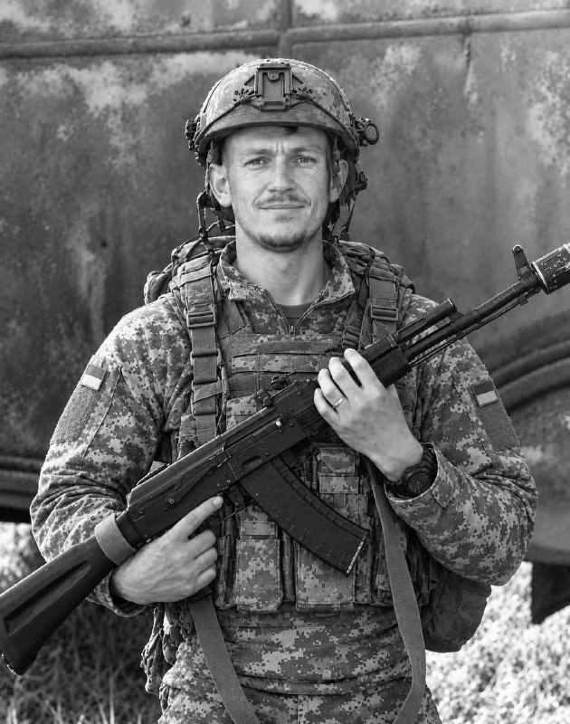 Щоденно о 9 годині – загальнонаціональна хвилина мовчання. Зупиніться, де б ви не були Щоденно о 9 годині – загальнонаціональна хвилина мовчання. Зупиніться, де б ви не були