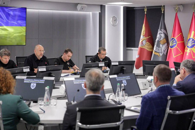 🇺🇸 Мав честь зустрітися у Києві з двопартійною делегацією Конгресу США на чолі з членами Палати представників Майклом Тернером та Євгеном Віндманом. 🇺🇸 Мав честь зустрітися у Києві з двопартійною делегацією Конгресу США на чолі з членами Палати представників Майклом Тернером та Євгеном Віндманом.