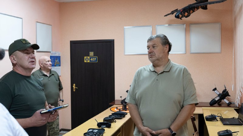 Провів зустріч із командою Житомирського обласного центру підготовки громадян до національного спротиву. Провів зустріч із командою Житомирського обласного центру підготовки громадян до національного спротиву.