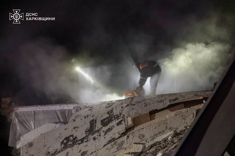 Триває рятувальна операція в Дніпрі. Вночі Росія завдала удару по місту – влучила в житловий будинок Триває рятувальна операція в Дніпрі. Вночі Росія завдала удару по місту – влучила в житловий будинок