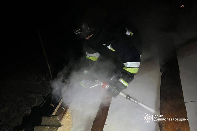 На Дніпропетровщині рятувальники ліквідували наслідки чергової російської атаки На Дніпропетровщині рятувальники ліквідували наслідки чергової російської атаки