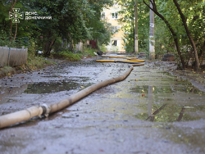 #Донеччина: російські війська обстріляли житловий сектор
Ворог 30 разів атакував Донеччину #Донеччина: російські війська обстріляли житловий сектор
Ворог 30 разів атакував Донеччину