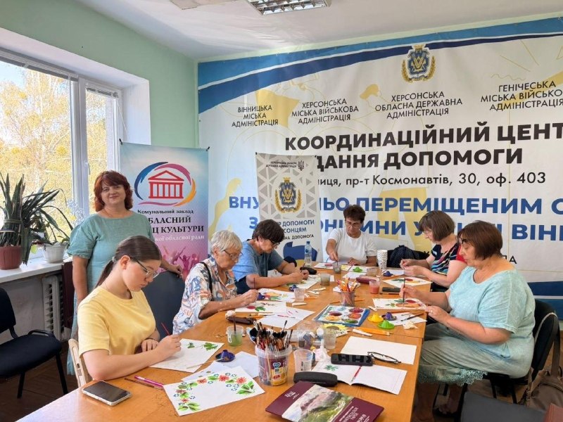 У координаційному центрі «Вільні разом» у Вінниці продовжують підтримувати переселенців з Херсонщини. У координаційному центрі «Вільні разом» у Вінниці продовжують підтримувати переселенців з Херсонщини.