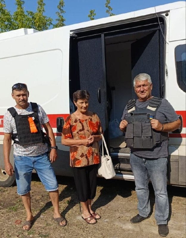 З Бериславської громади вдалось евакуювати ще одну жінку.
Виїхати на безпечну територію жительці Раківки допомогли Юрій Раков та Анатолій Лелюх. З Бериславської громади вдалось евакуювати ще одну жінку.
Виїхати на безпечну територію жительці Раківки допомогли Юрій Раков та Анатолій Лелюх.