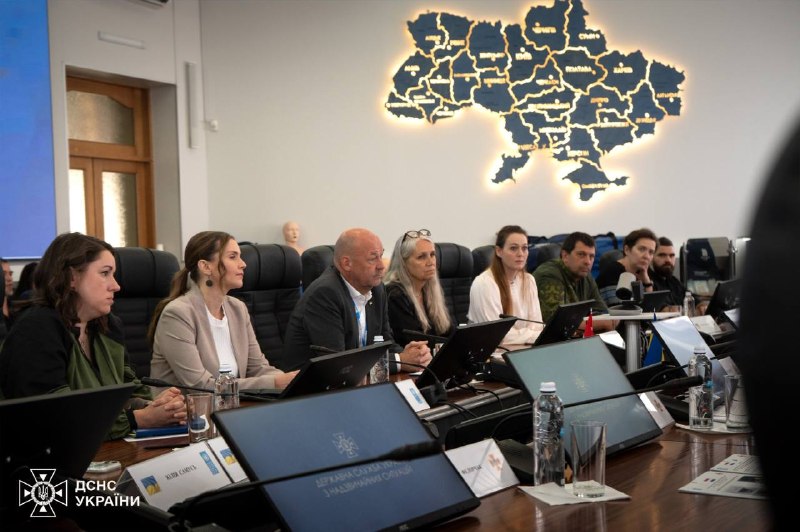 Рятувальники ДСНС отримали 25 навчальних медичних наборів із надання домедичної допомоги за підтримки ПРООН та Уряду Нідерландів Рятувальники ДСНС отримали 25 навчальних медичних наборів із надання домедичної допомоги за підтримки ПРООН та Уряду Нідерландів