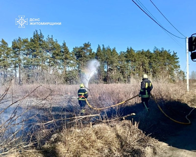 🔥На Житомирщині спроба спалити суху траву закінчилася госпіталізацією: у селі Студениця Житомирського району... 🔥На Житомирщині спроба спалити суху траву закінчилася госпіталізацією: у селі Студениця Житомирського району...