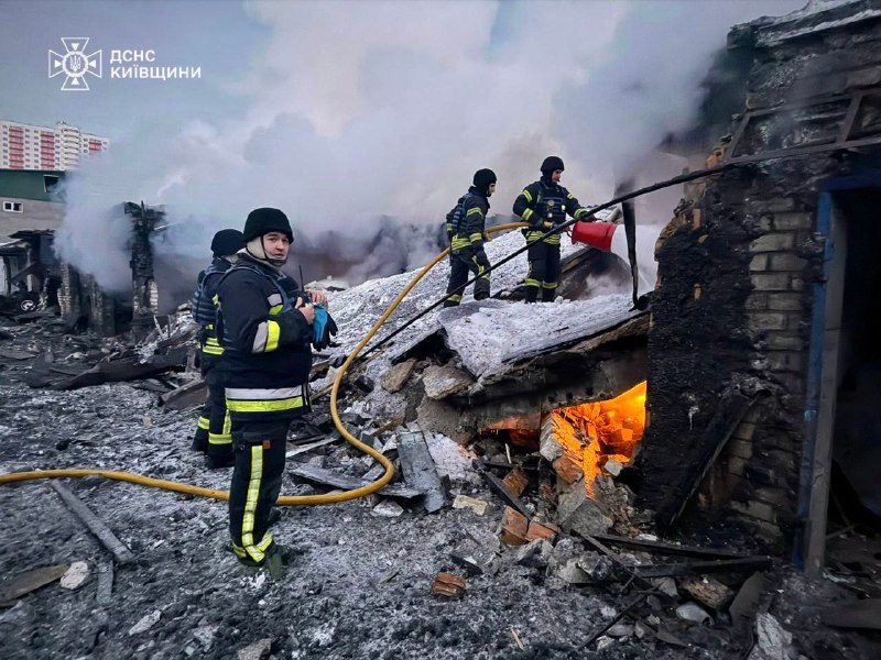 #Київщина: внаслідок російської атаки загинула одна людина, врятовано 8 осіб, серед них — дитина #Київщина: внаслідок російської атаки загинула одна людина, врятовано 8 осіб, серед них — дитина