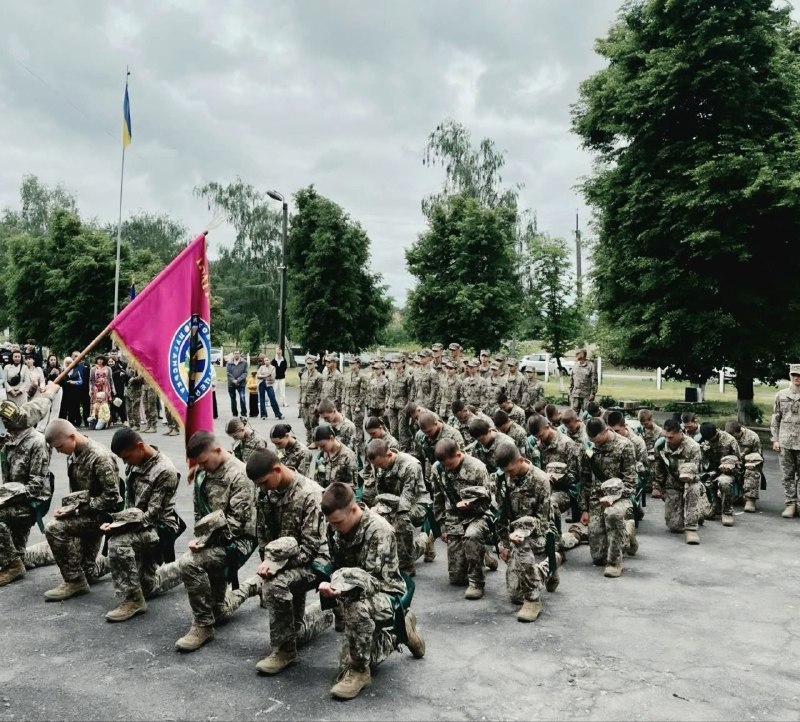 Усі 36 випускників Луганського обласного ліцею із посиленою військово-фізичною підготовкою планують вступити до військових вишів Усі 36 випускників Луганського обласного ліцею із посиленою військово-фізичною підготовкою планують вступити до військових вишів