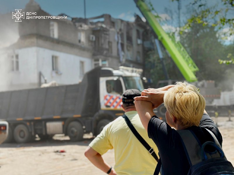 ❗️У Дніпрі рятувальники деблокували з-під завалів житлового будинку тіло ще однієї людини ❗️У Дніпрі рятувальники деблокували з-під завалів житлового будинку тіло ще однієї людини