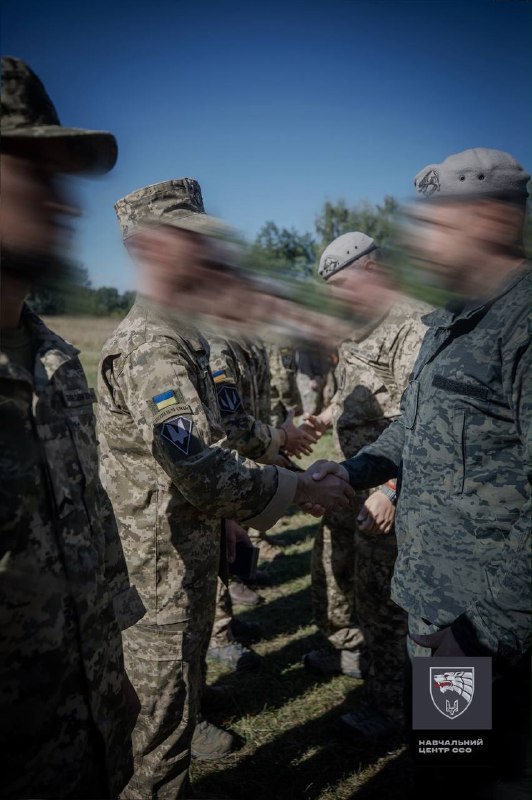 До лав ССО стають випускники 26-го Q-курсу
Це військовослужбовці з інших видів і родів військ ЗСУ До лав ССО стають випускники 26-го Q-курсу
Це військовослужбовці з інших видів і родів військ ЗСУ