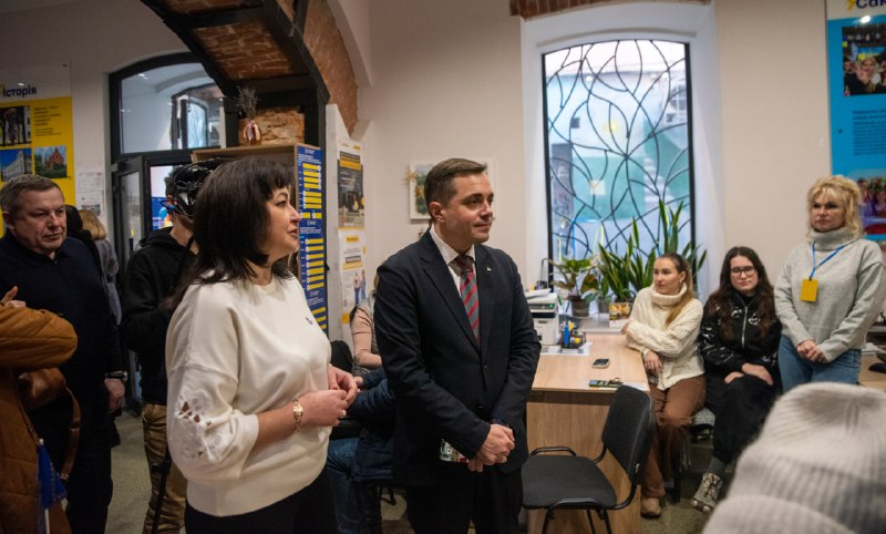 🇺🇦Заступник Міністра освіти і науки України Микола Трофименко зустрівся з молоддю у центрі "ЯМаріуполь" 🇺🇦Заступник Міністра освіти і науки України Микола Трофименко зустрівся з молоддю у центрі "ЯМаріуполь"