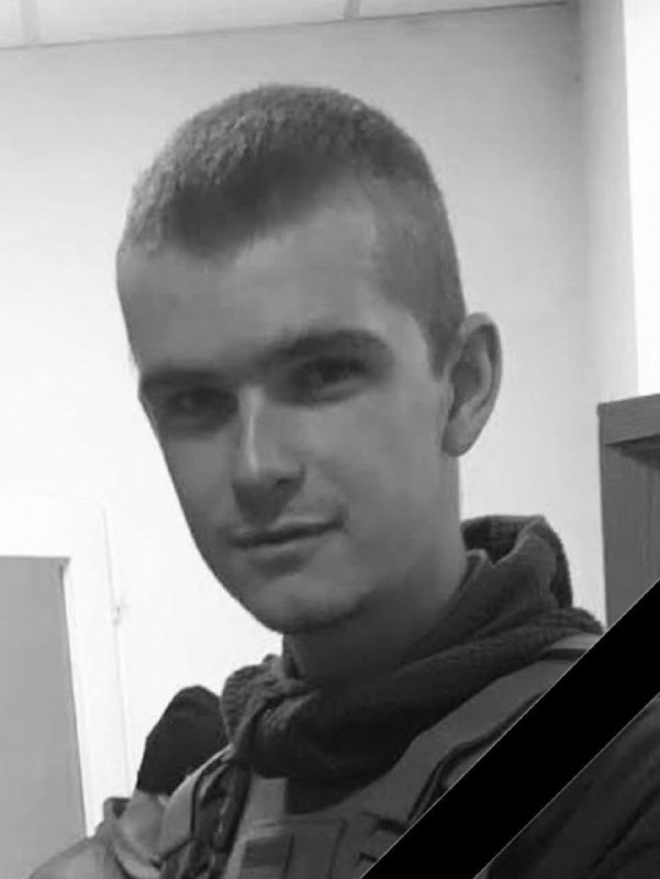 Щоденно о 9 годині – загальнонаціональна хвилина мовчання. Зупиніться, де б ви не були Щоденно о 9 годині – загальнонаціональна хвилина мовчання. Зупиніться, де б ви не були