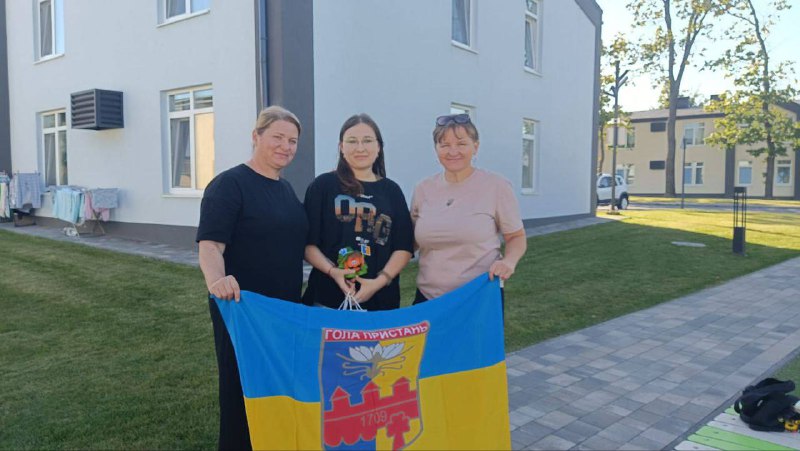 Представники Голопристанської міської громади відвідали дитину-сироту, уродженку села Великий Клин на Херсонщині. Представники Голопристанської міської громади відвідали дитину-сироту, уродженку села Великий Клин на Херсонщині.
