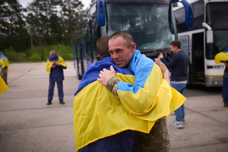 Нарешті вдома 🇺🇦
У межах другого етапу обміну полоненими «1000 на 1000» в Україну повернулися 307 наших захисників Нарешті вдома 🇺🇦
У межах другого етапу обміну полоненими «1000 на 1000» в Україну повернулися 307 наших захисників