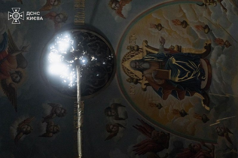 #Київ: тривають аварійно-відновлювальні роботи у Києво-Печерській лаврі після російської атаки 15 червня #Київ: тривають аварійно-відновлювальні роботи у Києво-Печерській лаврі після російської атаки 15 червня