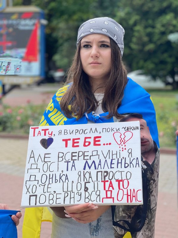 💔«Ще не всі вдома»: Маріупольці виходять на підтримку військовополонених! 💔«Ще не всі вдома»: Маріупольці виходять на підтримку військовополонених!