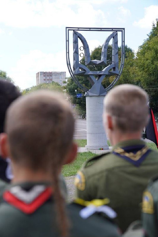 Перемога!
Цьогорічний табір проходив за постійної участі 8 полку. В цьому ж полку був і патрон нашого табору - Андрій Горохолінський Перемога!
Цьогорічний табір проходив за постійної участі 8 полку. В цьому ж полку був і патрон нашого табору - Андрій Горохолінський