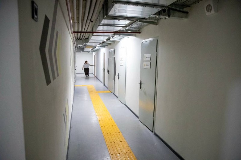 Оглянув разом з головами районів столиці нове збудоване протирадіаційне укриття в одному з ліцеїв у Шевченківському районі Києва. Оглянув разом з головами районів столиці нове збудоване протирадіаційне укриття в одному з ліцеїв у Шевченківському районі Києва.