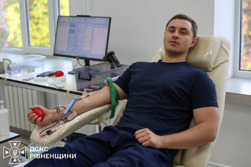 Понад 10 літрів крові для поранених воїнів ЗСУ здали рівненські рятувальники! Понад 10 літрів крові для поранених воїнів ЗСУ здали рівненські рятувальники!