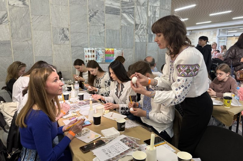 🇺🇦👏Маріупольці долучилися до рекорду з розпису писанок
🎨🥚У Львові встановили національний рекорд з масштабного розпису писанок 🇺🇦👏Маріупольці долучилися до рекорду з розпису писанок
🎨🥚У Львові встановили національний рекорд з масштабного розпису писанок