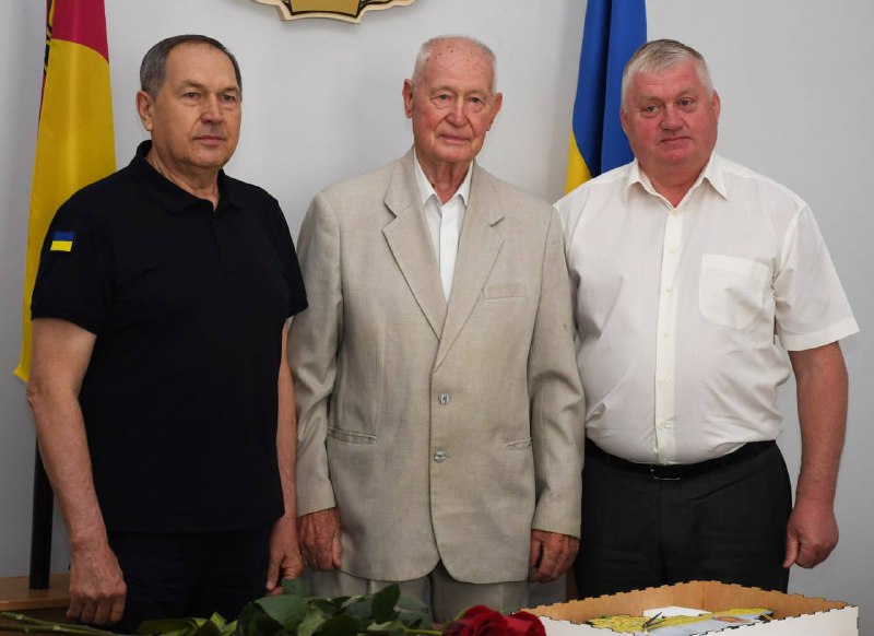 Сьогодні мав честь привітати з 85-річним ювілеєм колишнього голову ОДА та обласної ради Сьогодні мав честь привітати з 85-річним ювілеєм колишнього голову ОДА та обласної ради