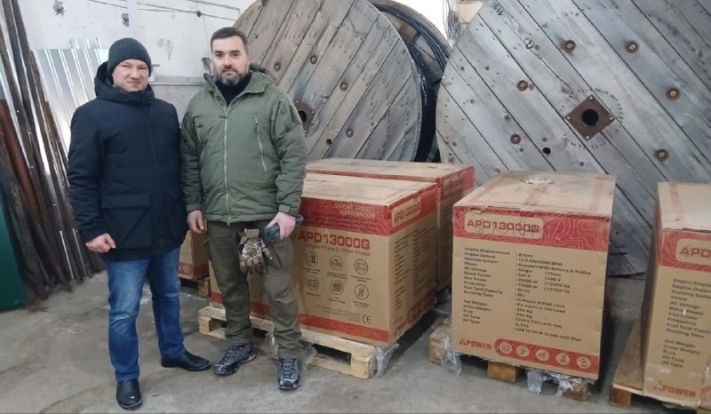 У цей скрутний час Луганщина разом із Київщиною – до Славутича передали п’ять потужних генераторів У цей скрутний час Луганщина разом із Київщиною – до Славутича передали п’ять потужних генераторів