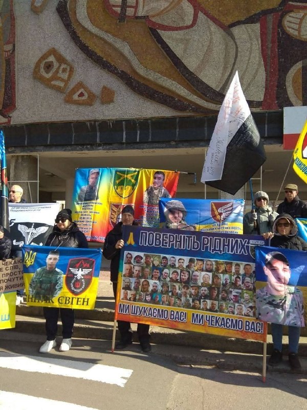 ✊"Не мовчи! Стань голосом полонених!"
Під таким гаслом по всій Україні проходять акції з підтримки... ✊"Не мовчи! Стань голосом полонених!"
Під таким гаслом по всій Україні проходять акції з підтримки...