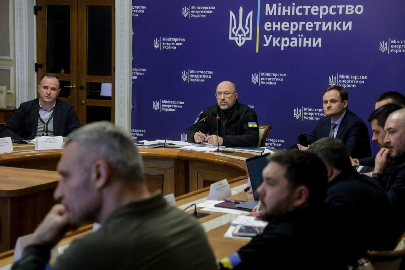 Провели вечірнє засідання Штабу. Керівники напрямків прозвітували про результати за день. Провели вечірнє засідання Штабу. Керівники напрямків прозвітували про результати за день.