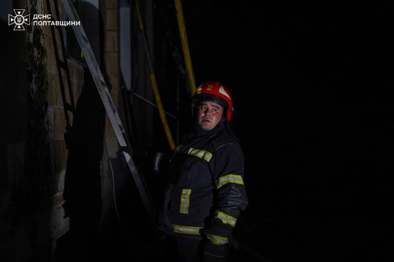 🔴 Полтавщина знову під ворожими обстрілами!
Близько 18:00 російський БпЛА влучив у житловий будинок на території Полтавського району 🔴 Полтавщина знову під ворожими обстрілами!
Близько 18:00 російський БпЛА влучив у житловий будинок на території Полтавського району