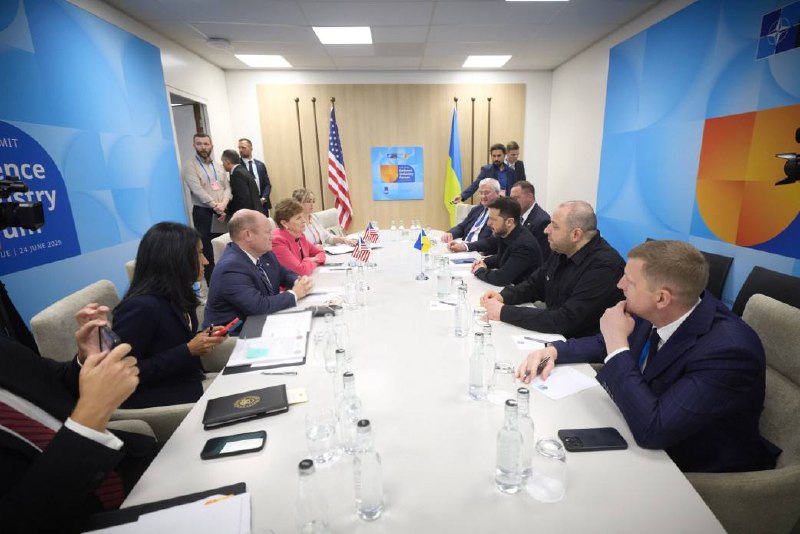Разом із Президентом України та командою провели змістовну розмову з сенаторами США Джинн Шахін та Крісом... Разом із Президентом України та командою провели змістовну розмову з сенаторами США Джинн Шахін та Крісом...
