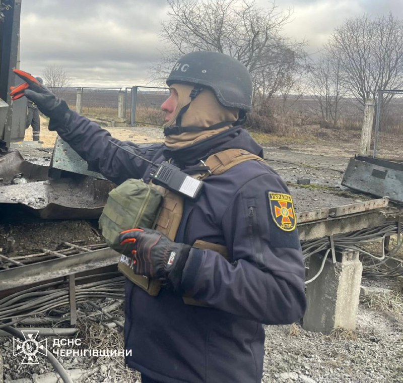 ❗російські війська атакували Чернігівщину БпЛА: у кількох районах області виникли пожежі ❗російські війська атакували Чернігівщину БпЛА: у кількох районах області виникли пожежі