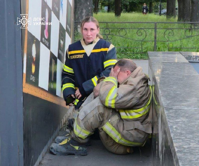 #фото_тижня
Сльози… Біль… Відчай…
💔 6 червня 2025 року – ще одна дата, яка назавжди залишиться в серці кожного українця #фото_тижня
Сльози… Біль… Відчай…
💔 6 червня 2025 року – ще одна дата, яка назавжди залишиться в серці кожного українця