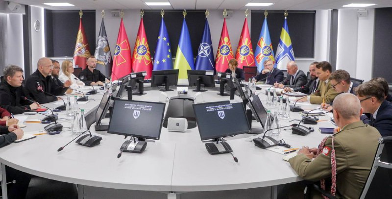 🇺🇦🇵🇱 Змістовна зустріч у Києві з делегацією на чолі з Віцепрем’єр-міністром, Міністром закордонних справ Польщі Радославом Сікорським. 🇺🇦🇵🇱 Змістовна зустріч у Києві з делегацією на чолі з Віцепрем’єр-міністром, Міністром закордонних справ Польщі Радославом Сікорським.