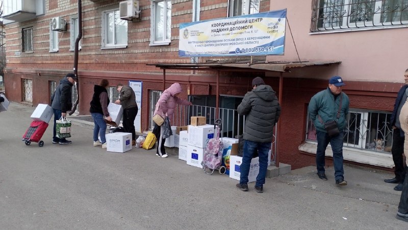 Протягом минулого тижня координаційний центр «Вільні разом» у Дніпрі продовжував всебічно допомагати переселенцям з Херсонщини. Протягом минулого тижня координаційний центр «Вільні разом» у Дніпрі продовжував всебічно допомагати переселенцям з Херсонщини.
