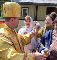 Тернопільсько-Зборівські єпископи доставили на передову три автомобілі швидкої допомоги