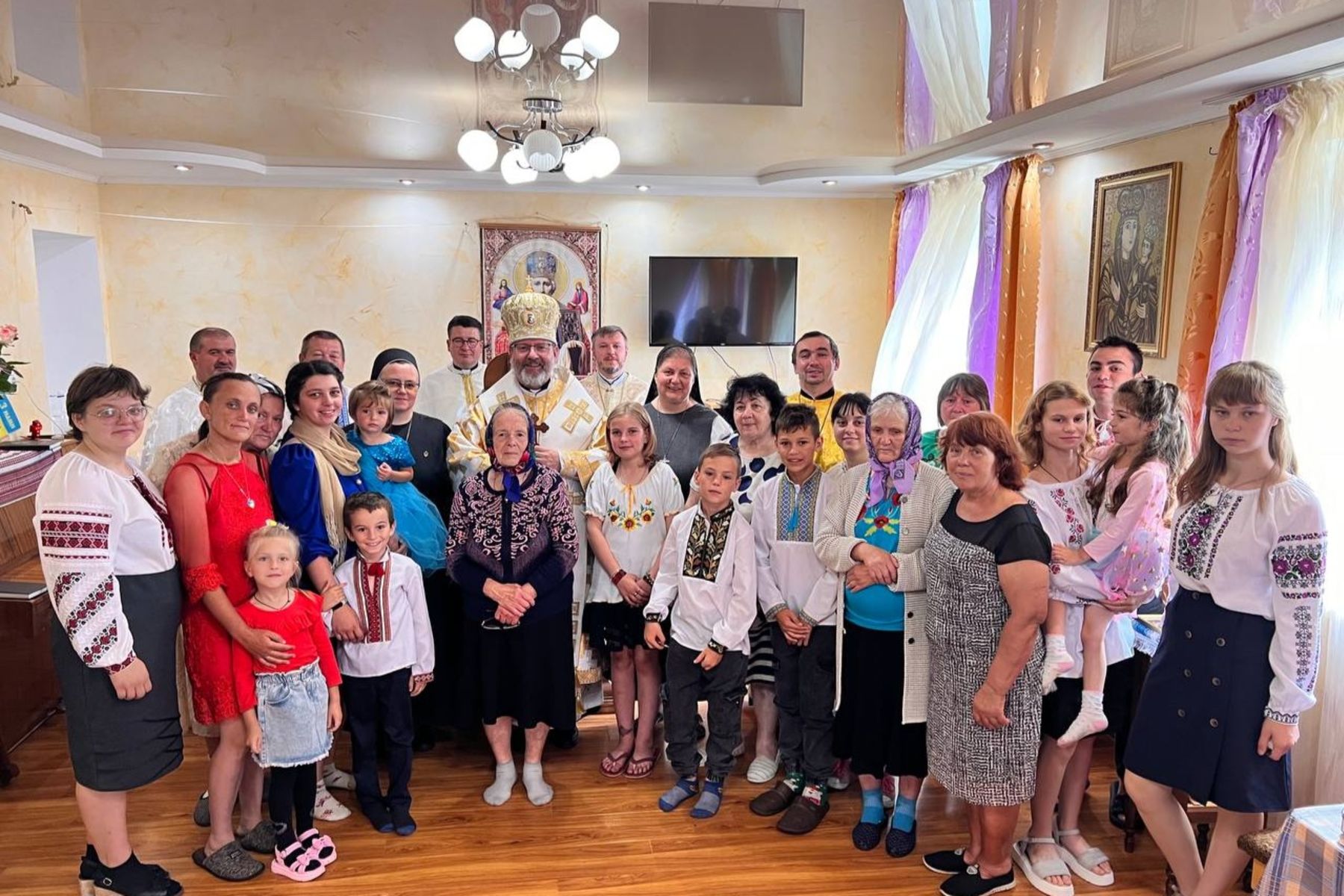 «Тут росте гілочка Христової лози»: Глава УГКЦ відвідав дитячий будинок сімейного типу на Полтавщині